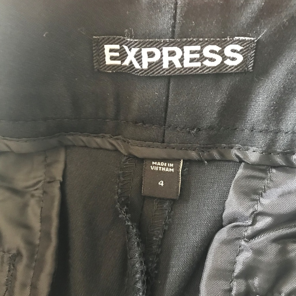 Express Shorts - Picture 6 of 6